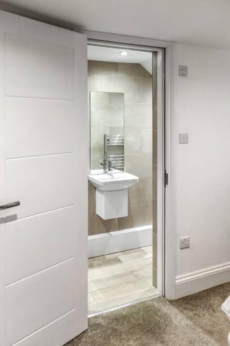 Cosy 1-Bdr W/ Free Parking In Central Reading Ngoại thất bức ảnh